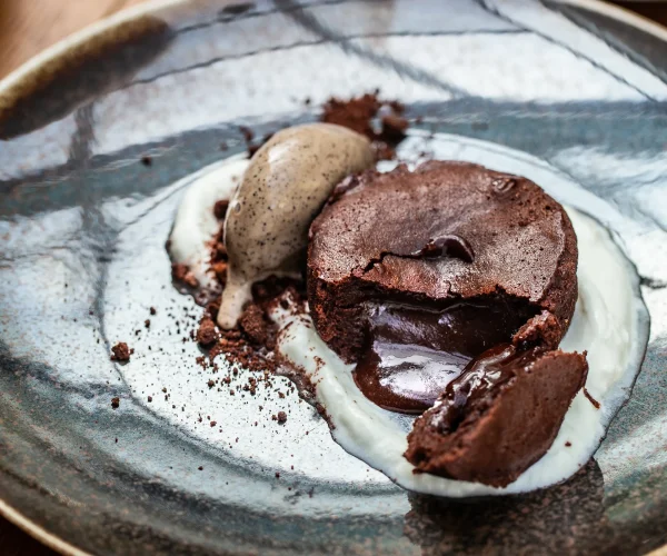 Czekoladowy fondant z lodami w Restauracji Młodnik